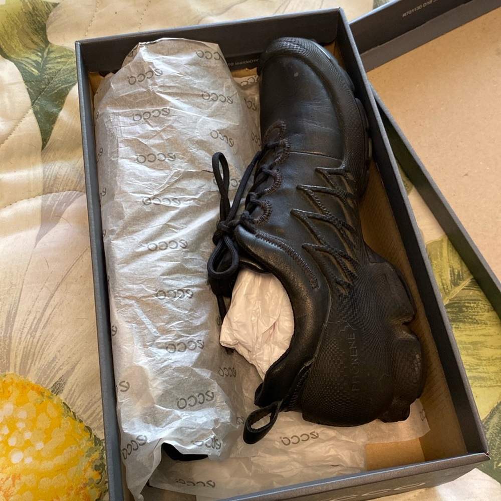 LAST CHANCE SHOES‼️ ECCO Biom Natural Motion Shoes, size EU37 (6-6.5 US per box)